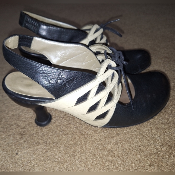 6.5 Fluevog Black Beige Sally Skull Bellevue Heels - Picture 1 of 7